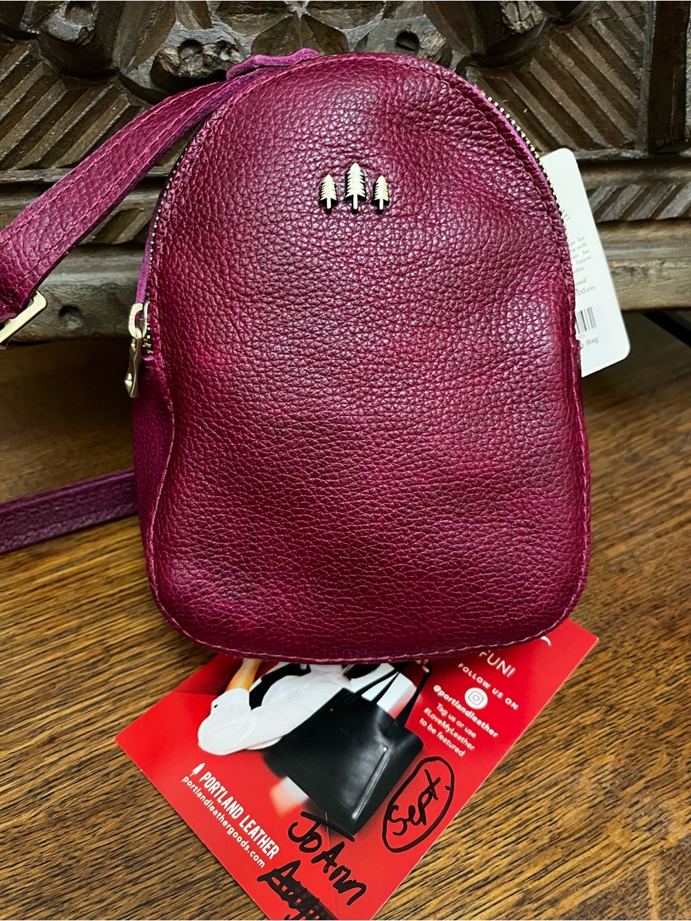 Portland Leather Compact Orchid (Fuchsia) Leather Sydney Sling Bag - Picture 2 of 2